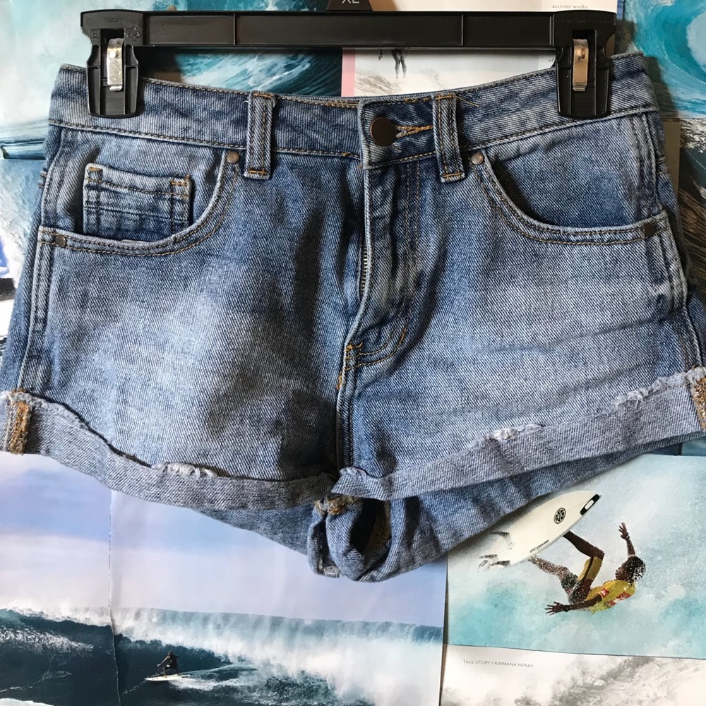 kendall & kylie medium washed shorts